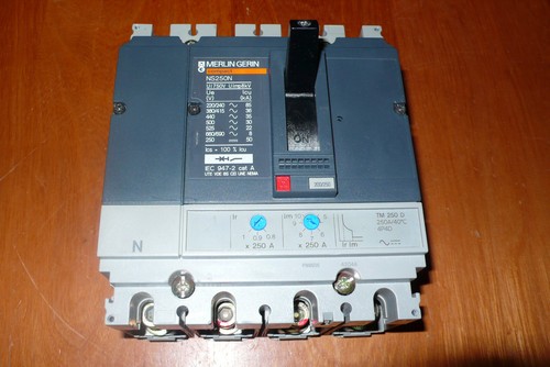 Compact ns250n merlin gerin - compact,