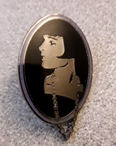 Pin vintage médaillon - en,