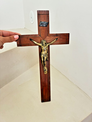 Ancien crucifix mural bois