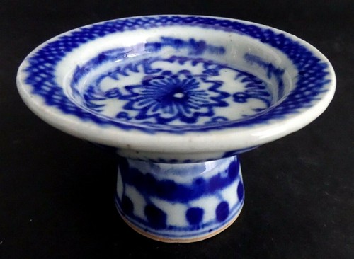 Anncienne tasse blanc bleu