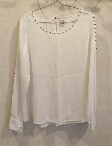 Blouse blanche satinée perles