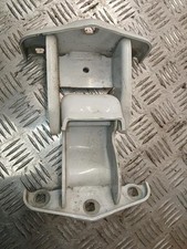 Charniere de porte arriere