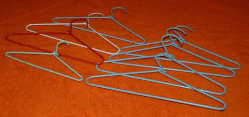 Lot cintres pour poupée - 8,