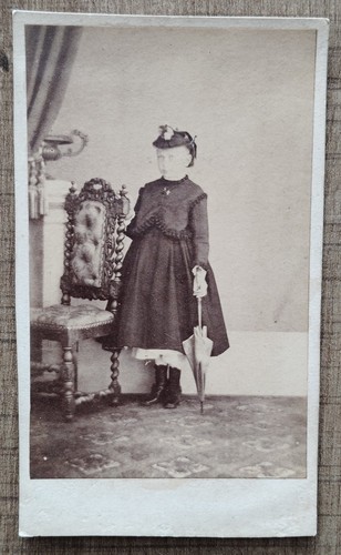 Cdv jeune fille ombrelle - jeune,