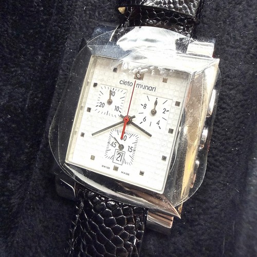 Montre modèle square - modèle,