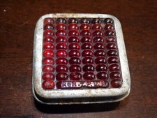 Ancienne catadioptre carrée T.P.V.9 ( 5,7 x 5,7 cm )