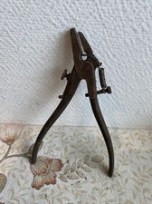 Ancien Outil Pince A Avoyer