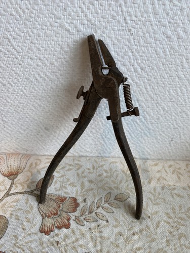 Ancien outil pince avoyer - outil,