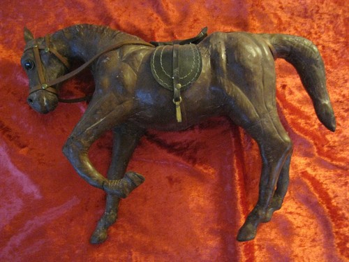 Cheval ancien recouvert de - recouvert,