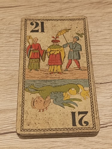 Très ancien jeu tarot - très,