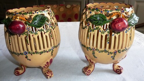 Deux pots decoratifs terre - deux,