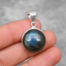 Joli Labradorite Pierre