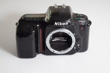 APPAREIL PHOTO-NIKON N50 ARGENTIQUE 1990-BOITIER NU-AUTOFOCUS 24X26mm trés bon