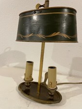 Lampe bouillotte deux lumieres avec abat jours tole verte style Empire.
