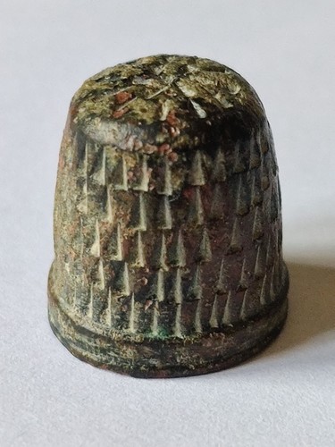 Ancien dé coudre romain en - dé, a