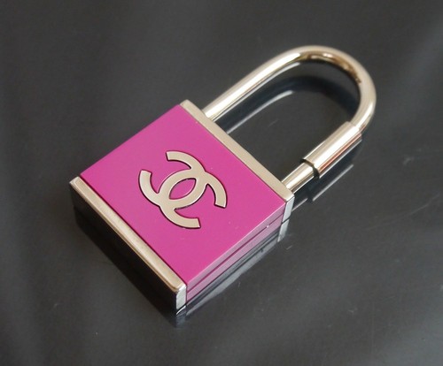 Authentique breloque cadenas