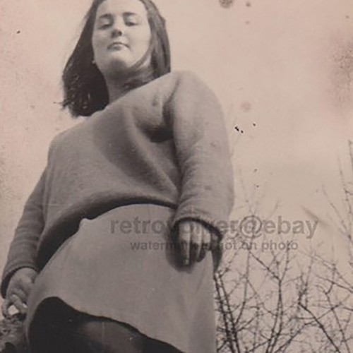 Jeune femme vue - , forte