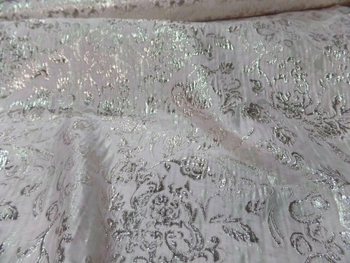 Tissu rose très clair
