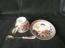 ENSEMBLE A THE - TASSE - SOUS TASSE ET CUILLERE ASSORTIE - ROYAL CLASSIC 