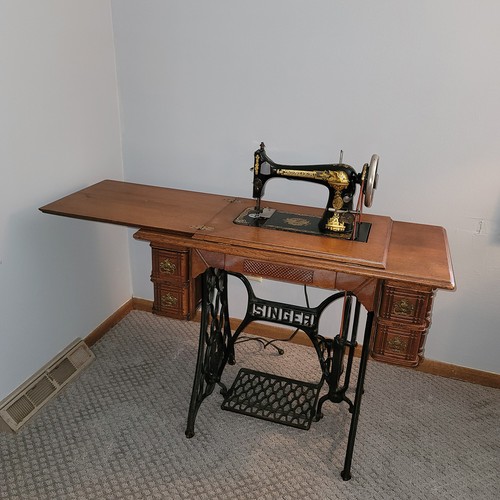 Antique 1901 singer sphinx - singer,