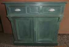 un petit comptoir d'épicerie