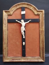 Christ ancien XIXe Joli cadre doré 28 x 19,5 cms  hauteur figurine 8,5 cms