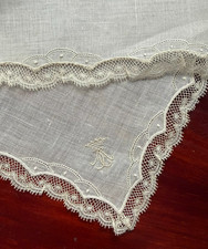 DENTELLE ANCIENNE MOUCHOIR