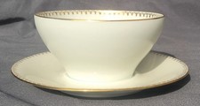 Saucière à plateau attenant