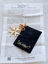 Une reproduction médaille Croix de Malte avec descriptif et pochette.