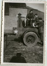 PHOTO ANCIENNE - VINTAGE SNAPSHOT - MILITAIRE CANTINE REMORQUE VÉHICULE-MILITARY