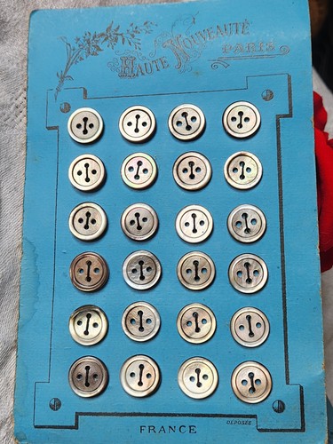 Plaque boutons anciens - boutons,