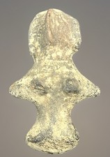 Ancienne statue en terre cuite