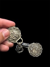 Attache de cape XIXe en argent