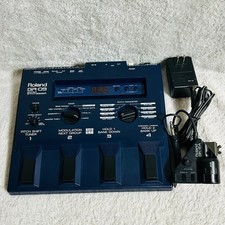 Pédale d'effet synthétiseur guitare Roland GR-09 avec adaptateur utilisée dep...
