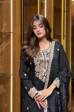 Robe Anarkali Designer En Viscose En Velours Cousue Ethnique Pour Femme