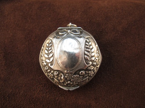 Pendentif boîte pilulier - boîte,