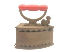 Fer à repasser à braise ancien en fonte avec coq