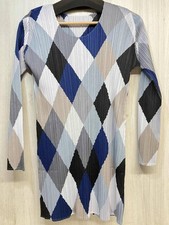 PLEATS PLEASE ISSEY MIYAKE