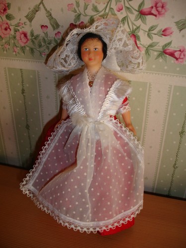 Poupée folklorique ancienne - ,
