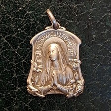 Médaille Religieuse En Métal