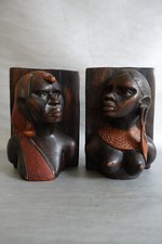 Serre-livres en bois sculpté