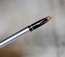 STYLO PLUME SHEAFFER TARGA FINITION METAL CHROME - PLUME EN MASSIF OR 14 CARATS