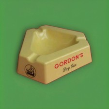 Superbe ancien grand cendrier de bar gordon's dry  gin en bakelite