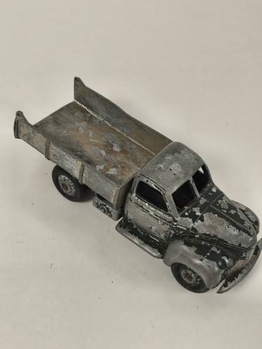Ancien véhicule miniature