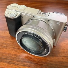 Appareil photo numérique Sony Alpha A6000 argent d'occasion fonctionne du JAPON