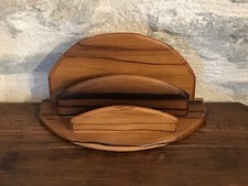 Porte-courrier en bois exotique, à identifier