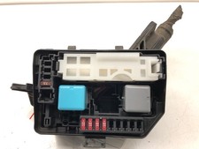 BOÎTE À FUSIBLES TOYOTA