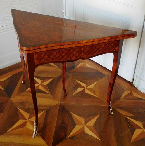 Table jeu marqueterie - jeu,