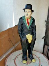 Figurine en résine Charlie Chaplin. Hauteur 95 cm