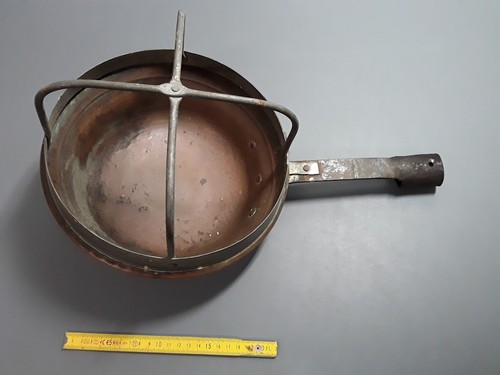 Ancienne poele cuivre type - ancienne, en